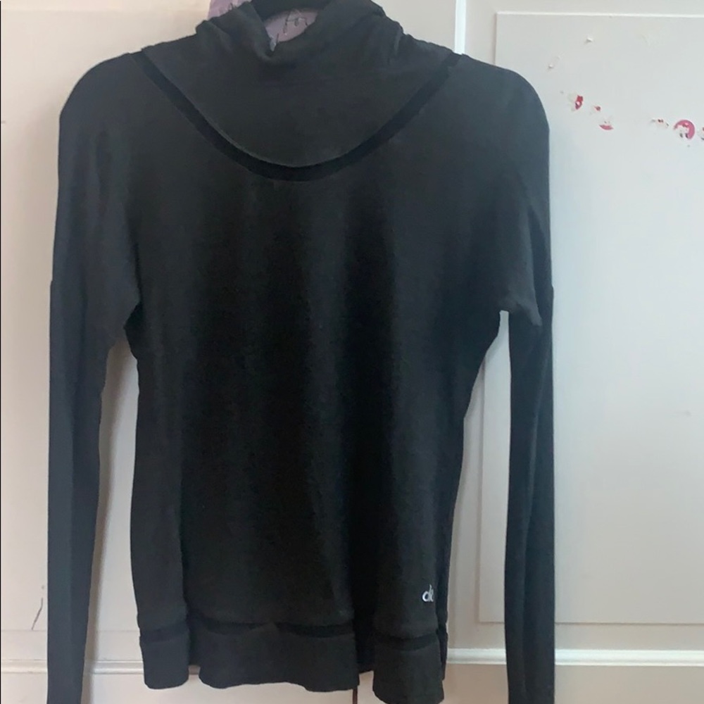 ALO SWEATSHIRT size medium. perfect condition.